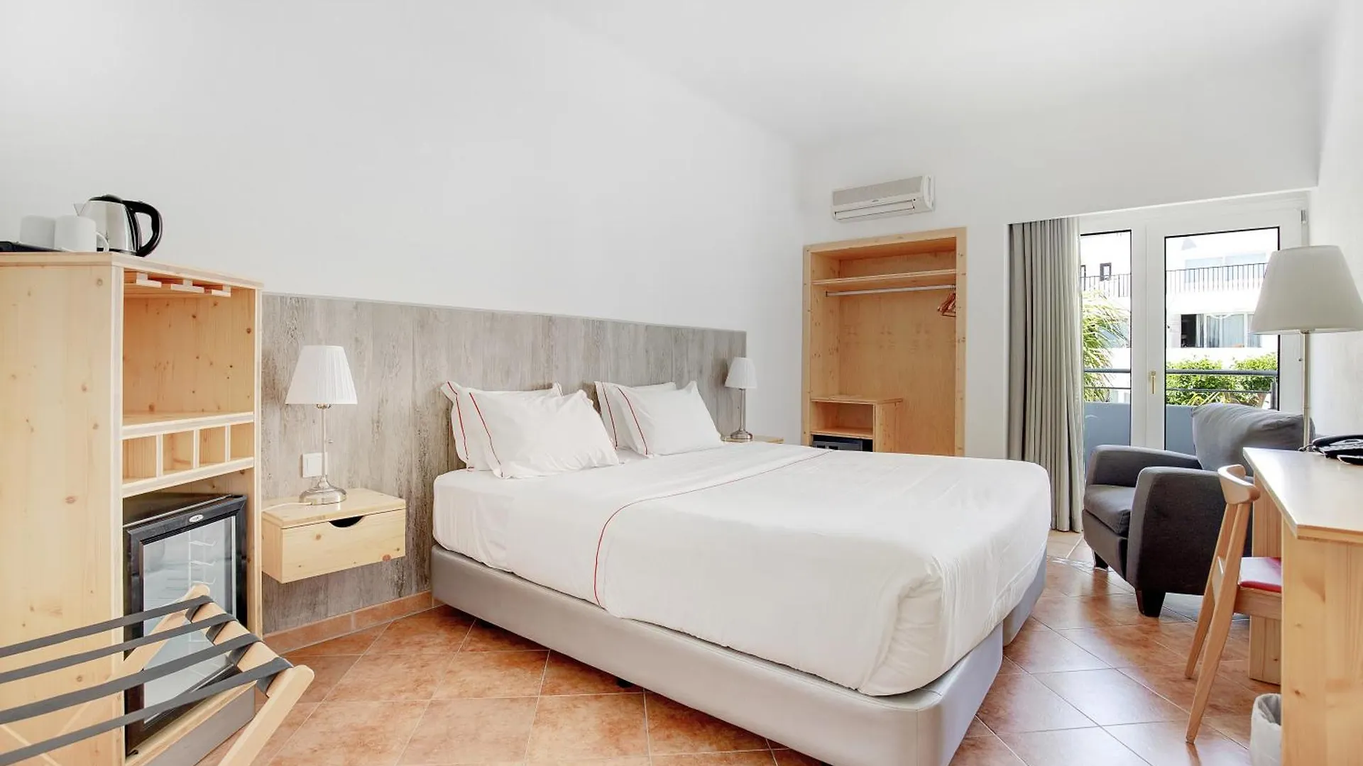 Hotel Carvoeiro Plaza 3*, Carvoeiro (Lagoa)